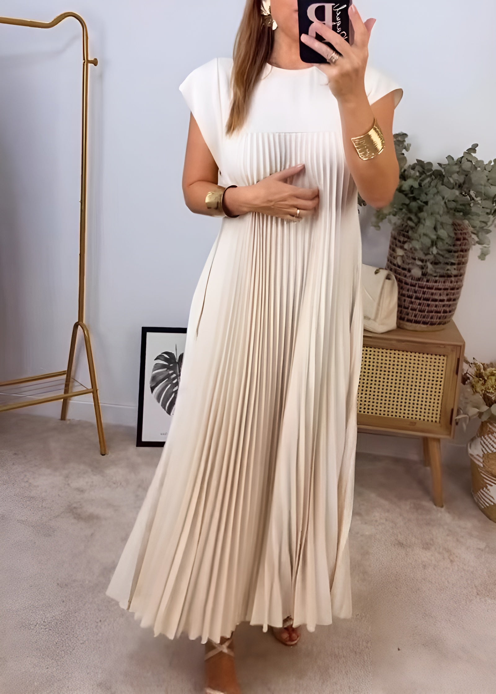 SIMONE | LIGHT AND REFINED PLEATED DRESS Bennet & Stone London