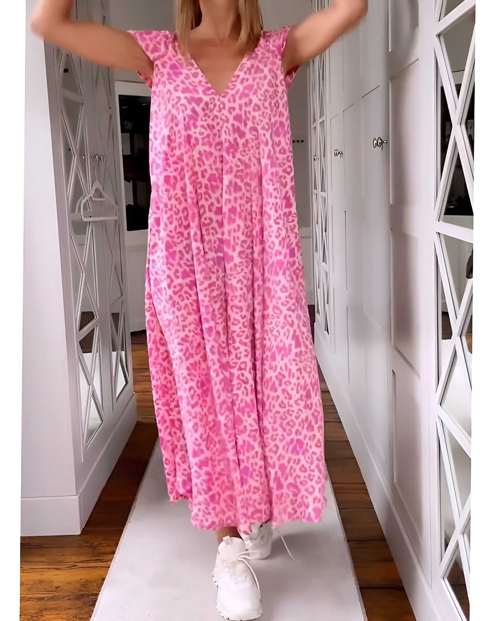 VÉRONIQUE | LONG DRESS WITH V-NECK AND SHORT SLEEVES Bennet & Stone London