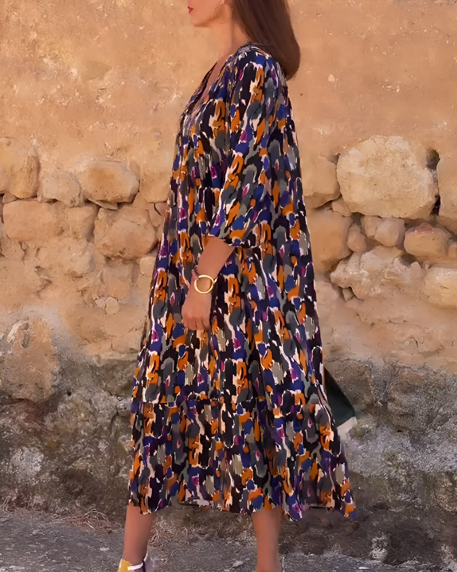 NATHALIE | RETRO PRINTED DRESS WITH V-NECK Bennet & Stone London