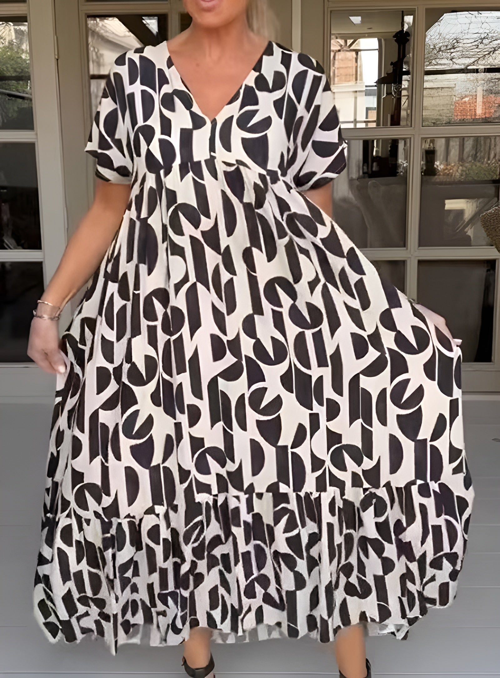 COLETTE | LOOSE DRESS WITH V-NECK Bennet & Stone London