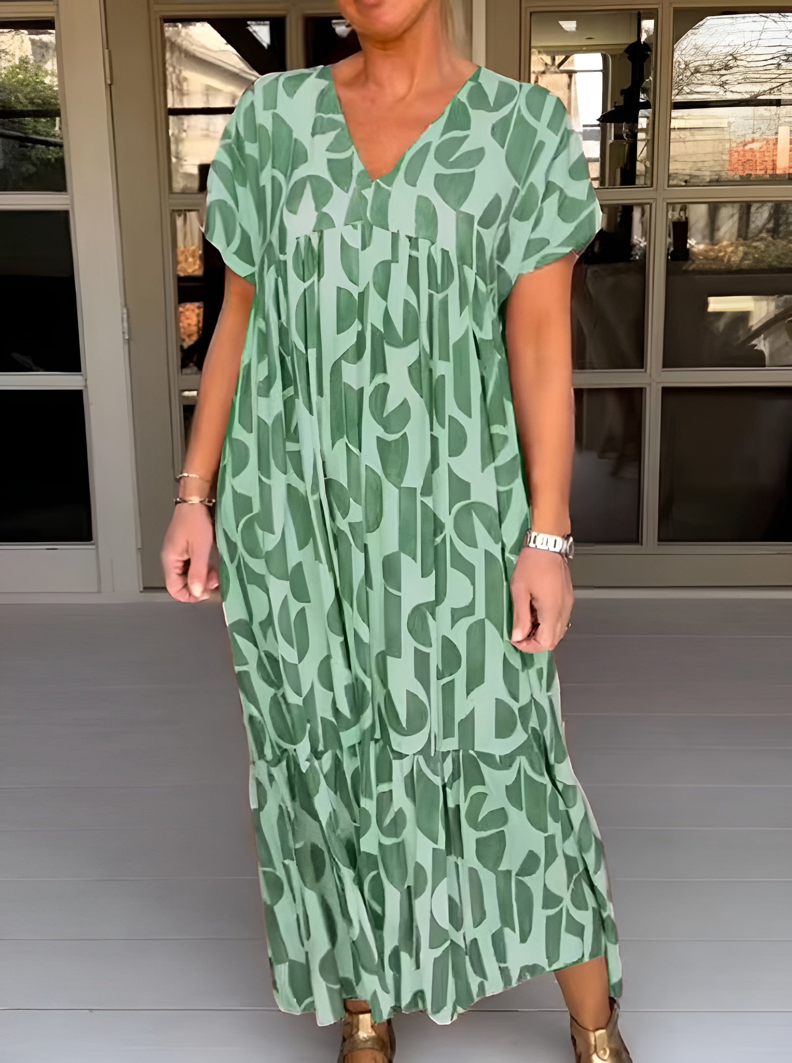 COLETTE | LOOSE DRESS WITH V-NECK Bennet & Stone London