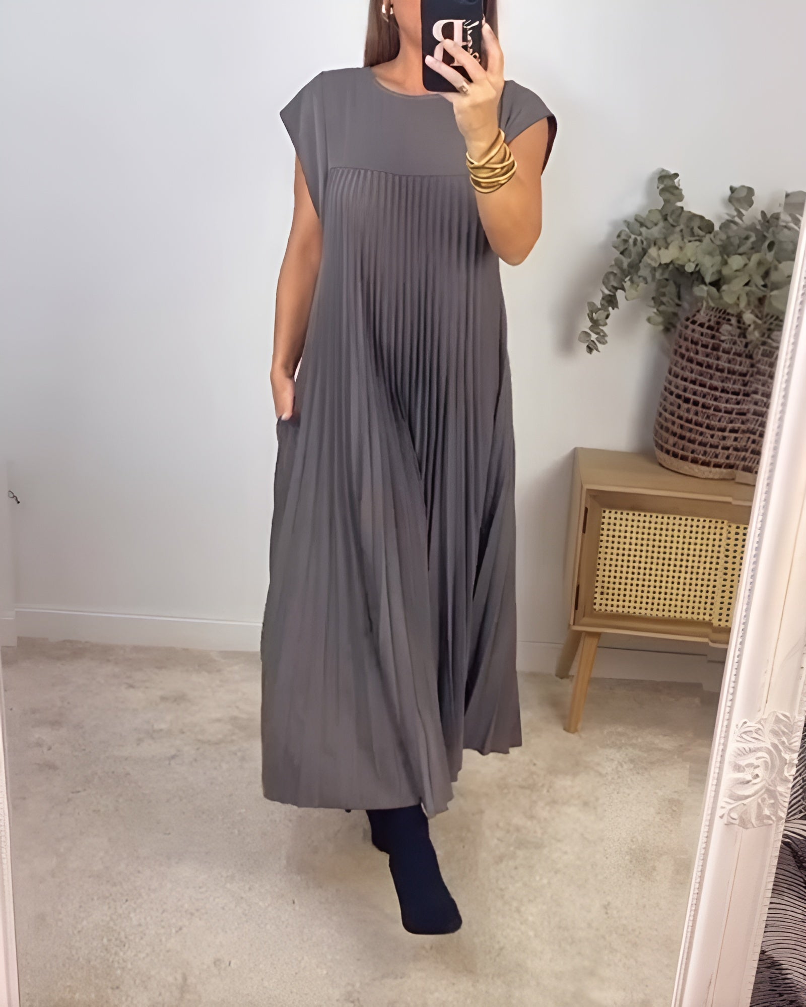 SIMONE | LIGHT AND REFINED PLEATED DRESS Bennet & Stone London