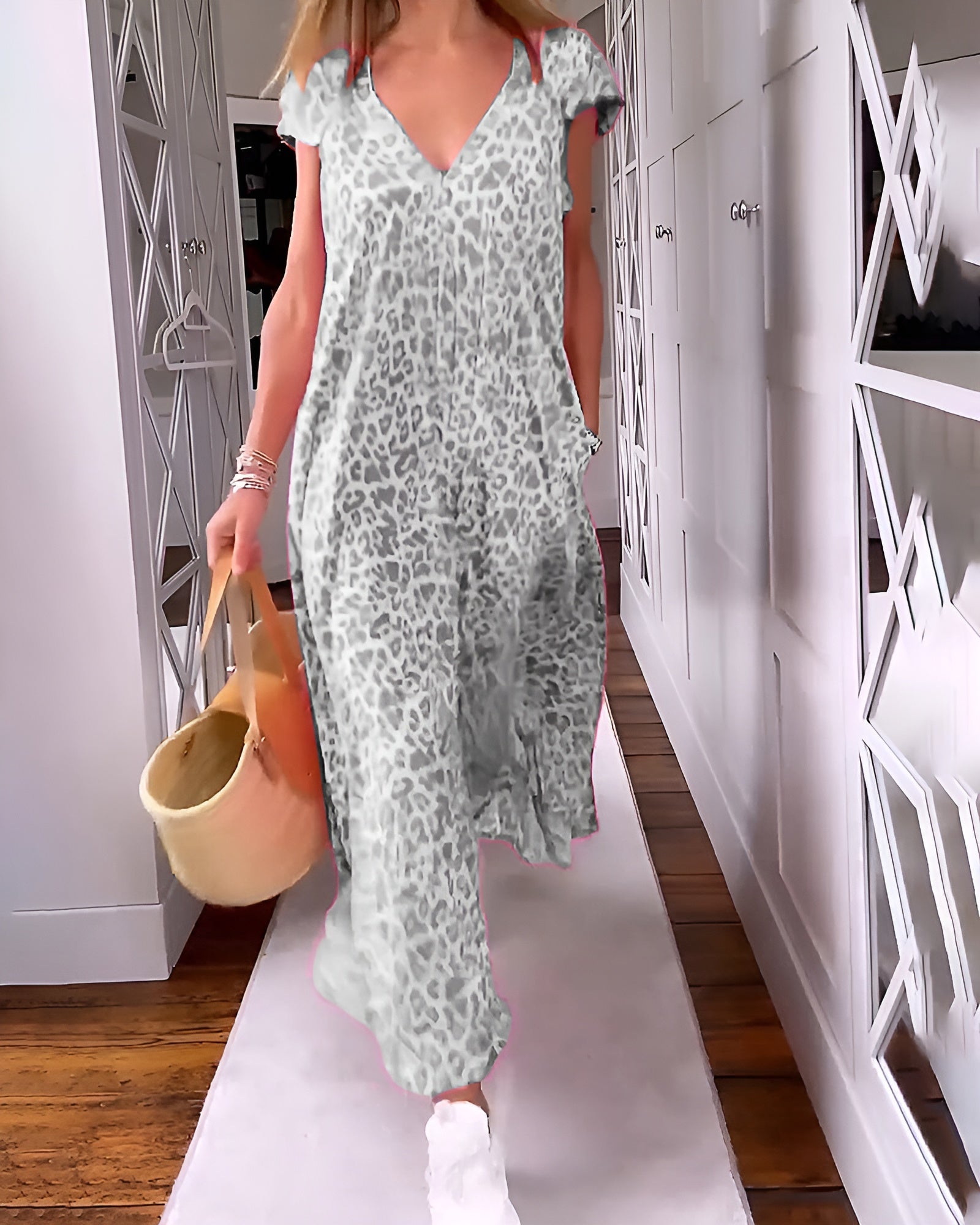 VÉRONIQUE | LONG DRESS WITH V-NECK AND SHORT SLEEVES Bennet & Stone London